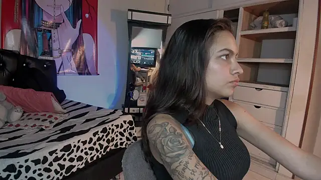 Snapshot of Skylovershot chatting on 22, 10, 2025 Skylovershot online show from 22, 10, 2025