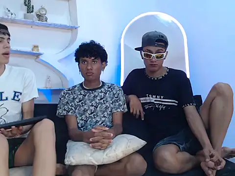 Snapshot of YOUNGS_GUYS chatting on 8, 9, 2025 YOUNGS GUYS online show from 8, 9, 2025