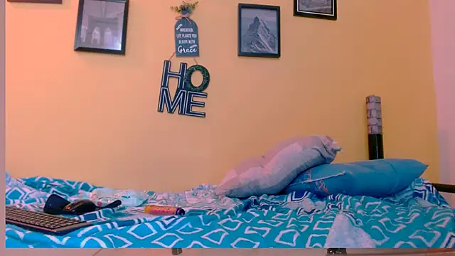 skinnyyuliana18 online show from 1, 12, 2025