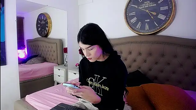 Snapshot of AuroraRicci chatting on 17, 10, 2025 AuroraRicci online show from 17, 10, 2025