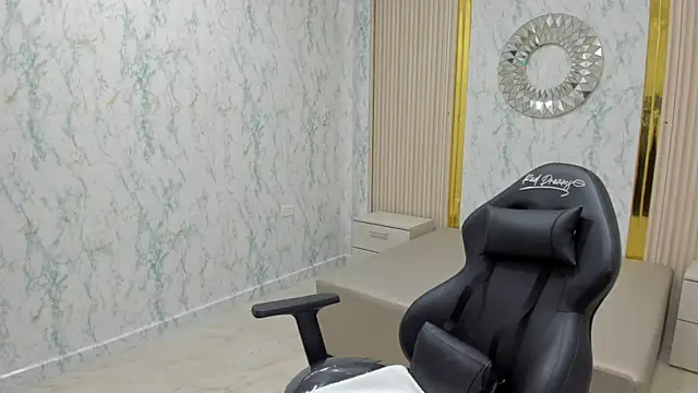 Snapshot of KatyBlondee chatting on 17, 11, 2025 KatyBlondee online show from 17, 11, 2025