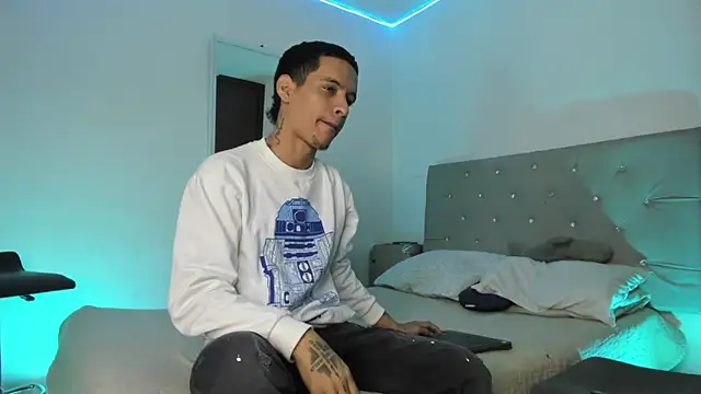 Snapshot of twinkDuohot chatting on 5, 3, 2026 twinkDuohot online show from 5, 3, 2026