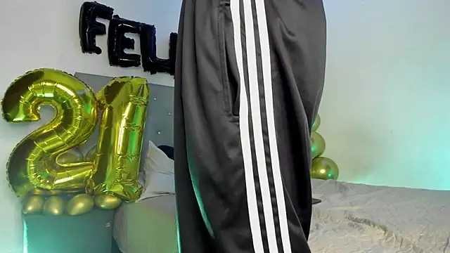 Snapshot of twinkDuohot chatting on 6, 3, 2026 twinkDuohot online show from 6, 3, 2026