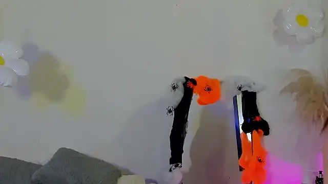 Snapshot of Naomi_Flame chatting on 28, 10, 2025 Naomi Flame online show from 28, 10, 2025