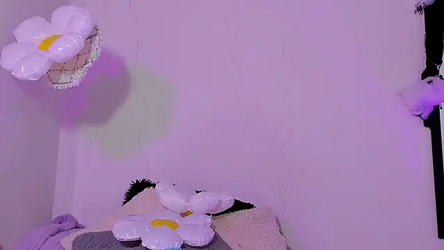 Snapshot of Naomi_Flame chatting on 6, 11, 2025 Naomi Flame online show from 6, 11, 2025