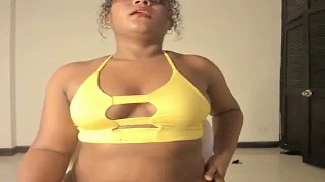 Snapshot of CAROLINNAGOMEZ chatting on 12, 10, 2025 CAROLINNAGOMEZ online show from 12, 10, 2025