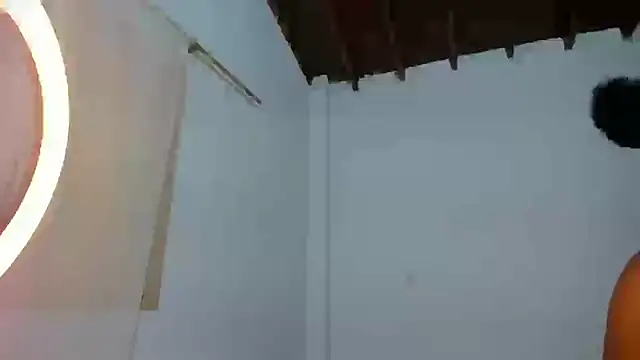 Snapshot of CAROLINNAGOMEZ chatting on 14, 11, 2025 CAROLINNAGOMEZ online show from 14, 11, 2025