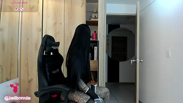 Snapshot of belllbonniie chatting on 8, 10, 2025 belllbonniie online show from 8, 10, 2025