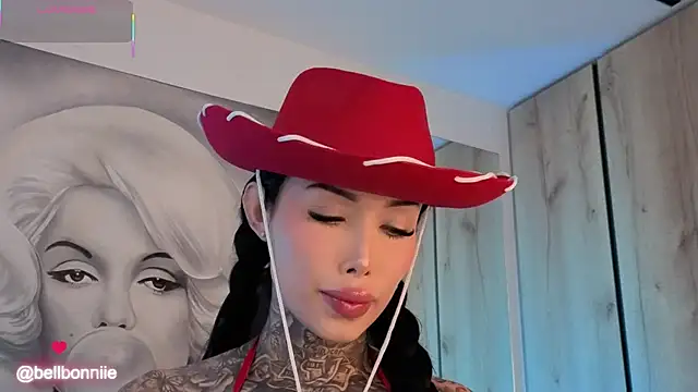 Snapshot of belllbonniie chatting on 12, 10, 2025 belllbonniie online show from 12, 10, 2025