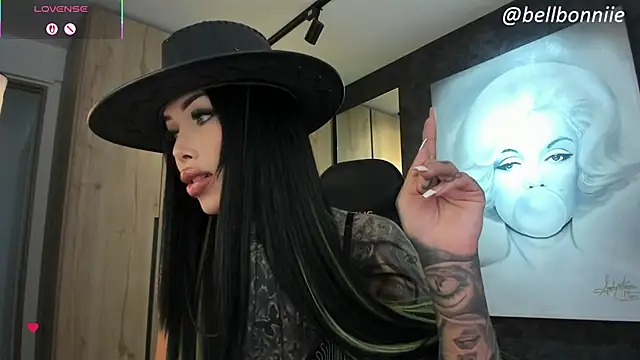 Snapshot of belllbonniie chatting on 30, 10, 2025 belllbonniie online show from 30, 10, 2025