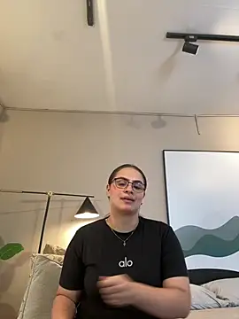 Tayler Kim online show from 15, 2, 2026