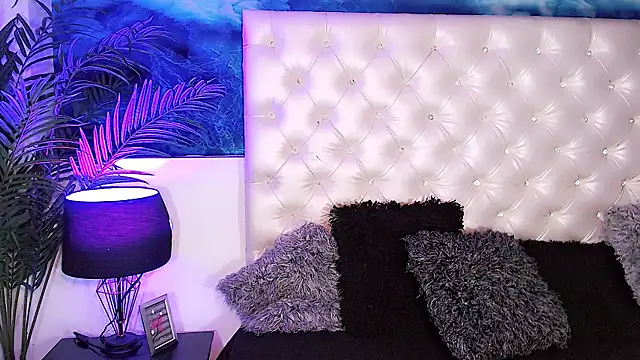 Valeria Swett  online show from 14, 11, 2025