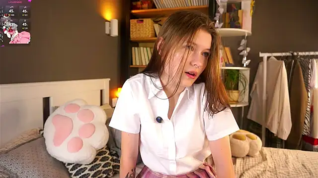 LynHillaire online show from 4, 12, 2025