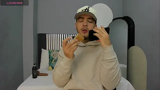 Andrew Lewiss online show from 4, 2, 2026