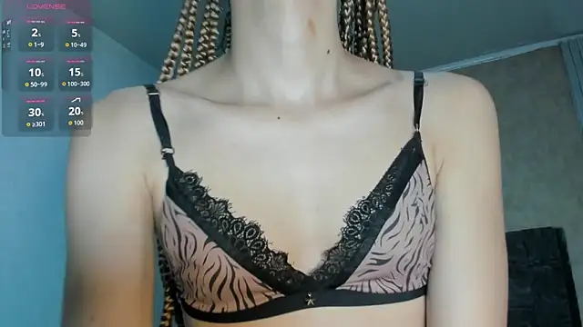 Snapshot of V_suckscock chatting on 21, 11, 2025 V suckscock online show from 21, 11, 2025