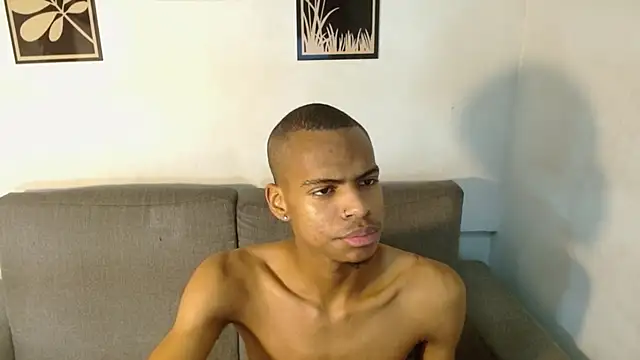 Snapshot of criss_zuri chatting on 10, 10, 2025 criss zuri online show from 10, 10, 2025