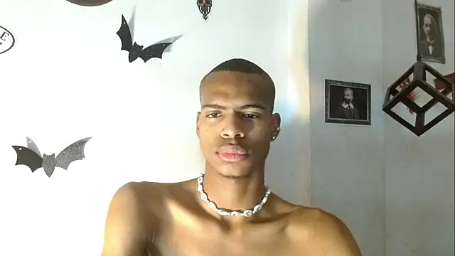 Snapshot of criss_zuri chatting on 23, 10, 2025 criss zuri online show from 23, 10, 2025