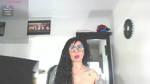 Snapshot of Vicky_hotmilf chatting on 9, 10, 2025 Vicky hotmilf online show from 9, 10, 2025