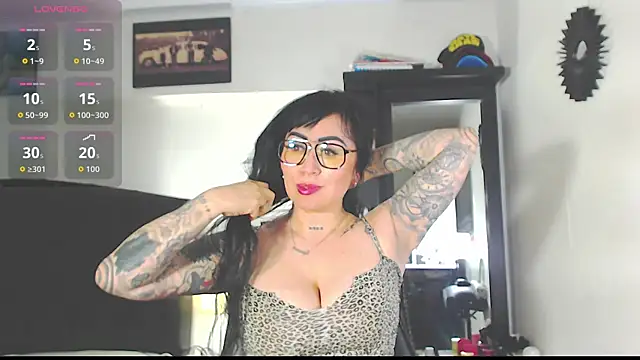 Snapshot of Vicky_hotmilf chatting on 22, 10, 2025 Vicky hotmilf online show from 22, 10, 2025