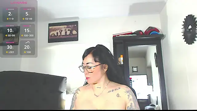 Snapshot of Vicky_hotmilf chatting on 11, 11, 2025 Vicky hotmilf online show from 11, 11, 2025