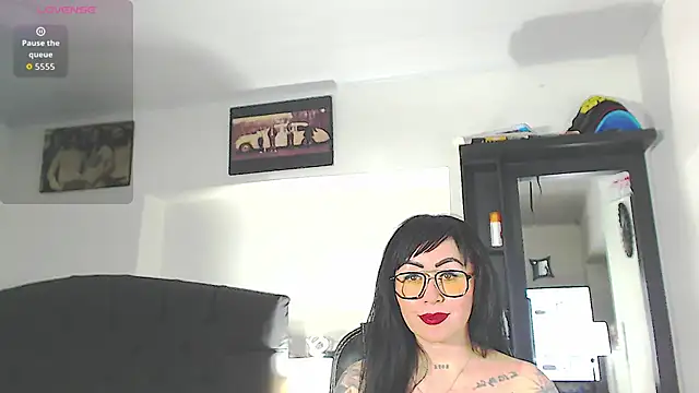 Snapshot of Vicky_hotmilf chatting on 24, 11, 2025 Vicky hotmilf online show from 24, 11, 2025