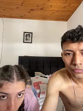 Snapshot of coupledesire18 chatting on 12, 10, 2025 coupledesire18 online show from 12, 10, 2025