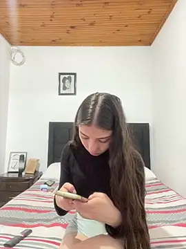 Snapshot of coupledesire18 chatting on 14, 11, 2025 coupledesire18 online show from 14, 11, 2025