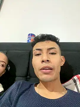 Snapshot of coupledesire18 chatting on 22, 11, 2025 coupledesire18 online show from 22, 11, 2025