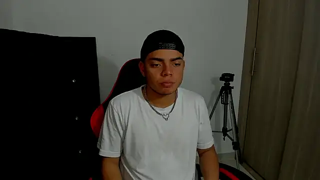 Axel-Latin-Boy online show from 2, 10, 2025