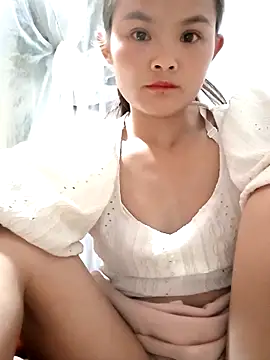 Snapshot of xinhxinhcute chatting on 7, 10, 2025 xinhxinhcute online show from 7, 10, 2025