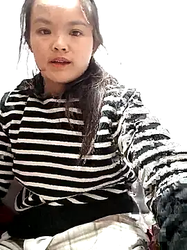 Snapshot of xinhxinhcute chatting on 4, 11, 2025 xinhxinhcute online show from 4, 11, 2025