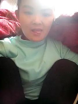 Snapshot of xinhxinhcute chatting on 30, 11, 2025 xinhxinhcute online show from 30, 11, 2025