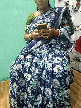 Snapshot of desi_boudi87 chatting on 13, 10, 2025 desi boudi87 online show from 13, 10, 2025