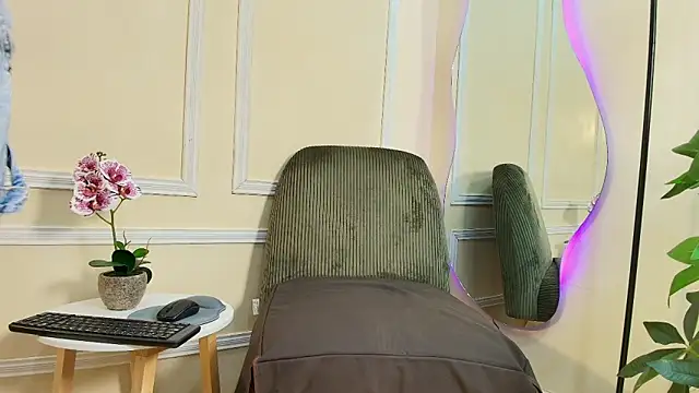 keila hott20 online show from 11, 10, 2025