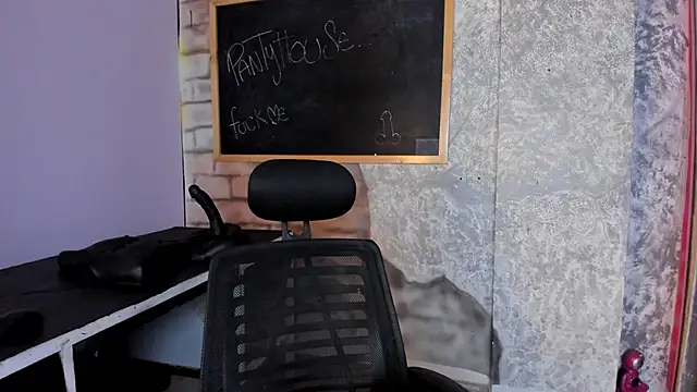 Zairaa Fox online show from 24, 11, 2025