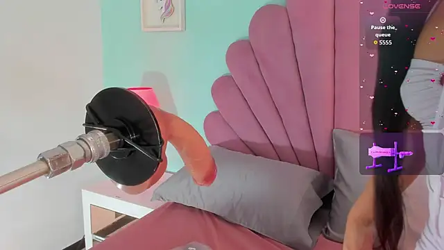 emma clarke  online show from 23, 11, 2025