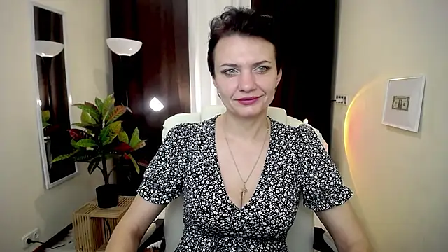 AvaSaturnian online show from 9, 10, 2025