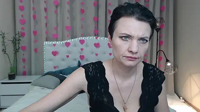 AvaSaturnian online show from 4, 2, 2026