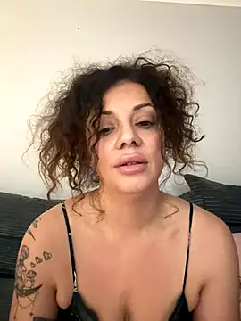 caramelandCurls online show from 5, 11, 2025