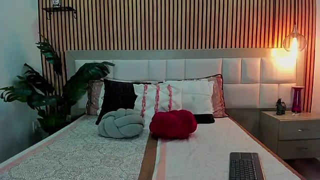 Roseaurora online show from 19, 12, 2025