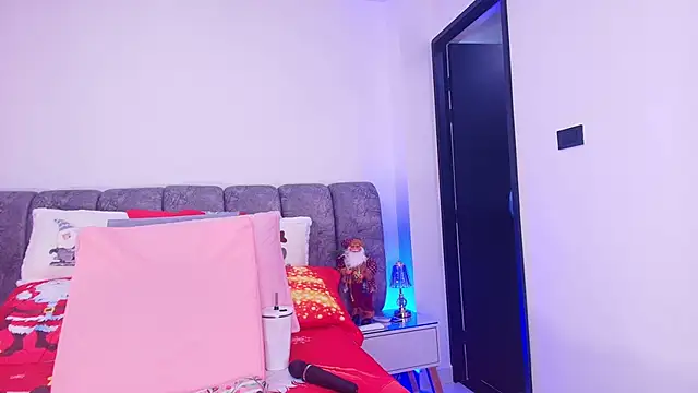 sweegirl69 online show from 4, 12, 2025