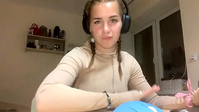 BunnyTiedeman online show from 24, 9, 2025