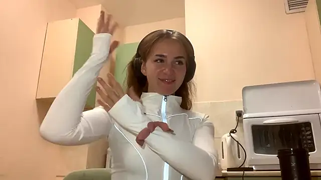 BunnyTiedeman online show from 26, 9, 2025