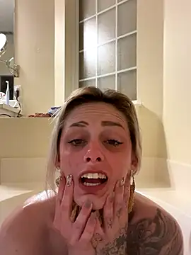 Snapshot of BriTaySayy chatting on 26, 10, 2025 BriTaySayy online show from 26, 10, 2025