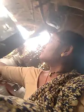 Snapshot of LUCKY_cut chatting on 24, 10, 2025 LUCKY cut online show from 24, 10, 2025