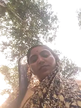 Snapshot of LUCKY_cut chatting on 25, 10, 2025 LUCKY cut online show from 25, 10, 2025