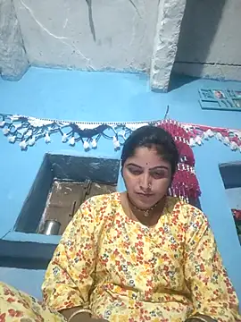 Snapshot of LUCKY_cut chatting on 10, 11, 2025 LUCKY cut online show from 10, 11, 2025