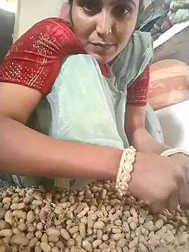 Snapshot of LUCKY_cut chatting on 15, 11, 2025 LUCKY cut online show from 15, 11, 2025