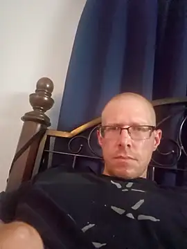 Snapshot of MrLeakyHelmet chatting on 8, 9, 2025 MrLeakyHelmet online show from 8, 9, 2025