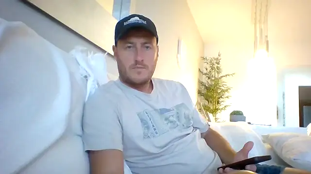 Snapshot of Londonlad818 chatting on 29, 10, 2025 Londonlad818 online show from 29, 10, 2025